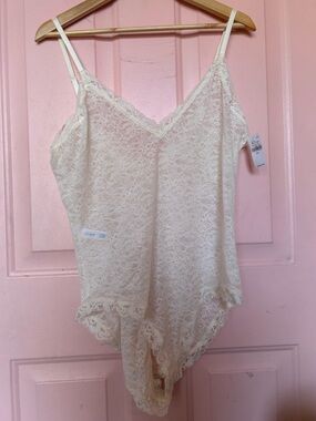 Lace V-Neck Teddy Bodysuit - Cream